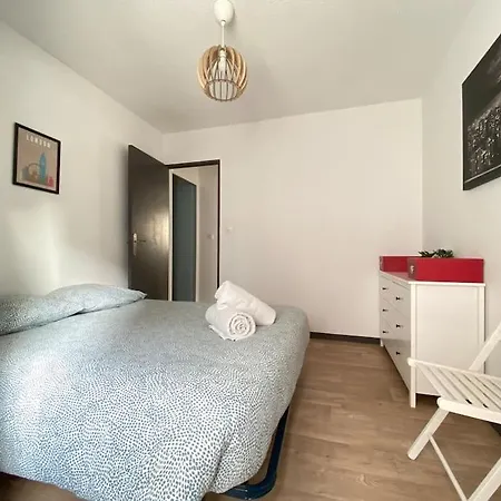Apartment Grand F3 Tres Lumineux, Proche Gare, Avec Parking Proudhon