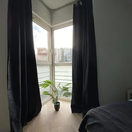 Apartment Grand F3 Tres Lumineux, Proche Gare, Avec Parking Proudhon *