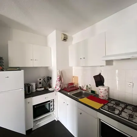 Apartment Grand F3 Tres Lumineux, Proche Gare, Avec Parking Proudhon